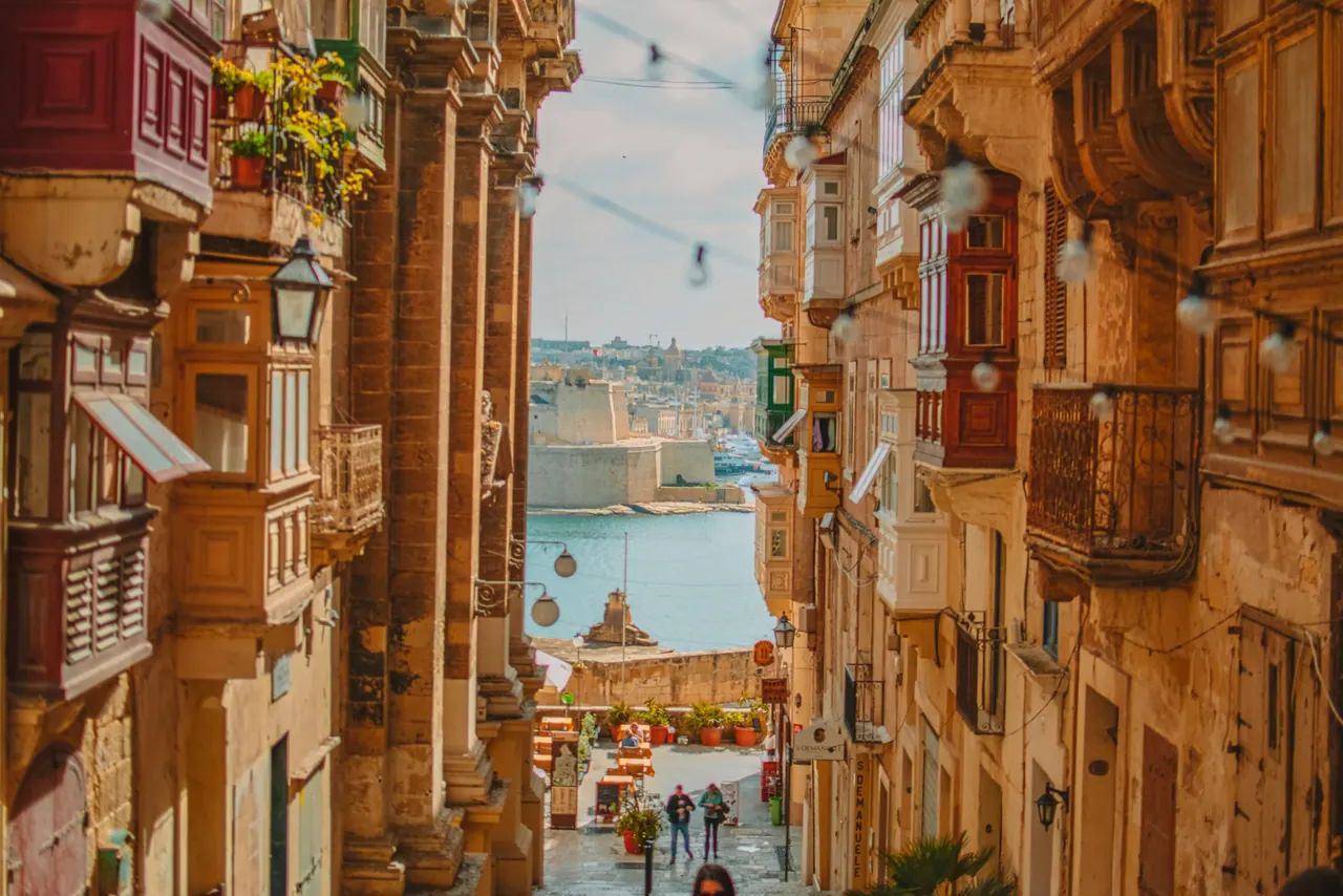 Valletta, cumbalı sokak